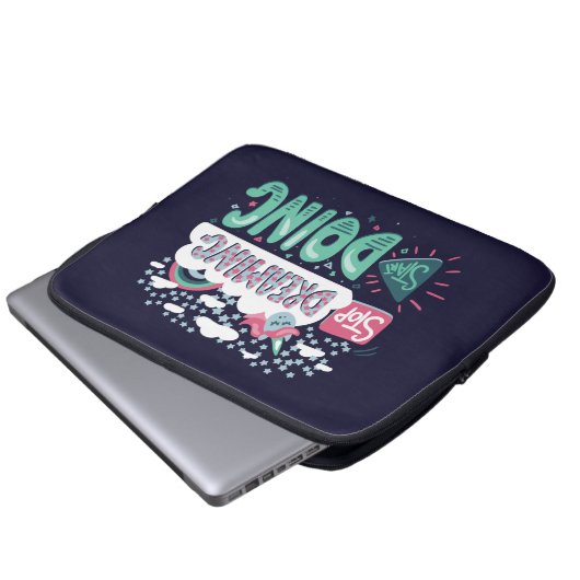 Hör auf zu träumen, mach Dunkelblau. Laptopschutzhülle (Vorne Knopf)