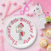 Hören Sie, Ihr Brünetter Niedlicher Ritter Pappteller (Party)