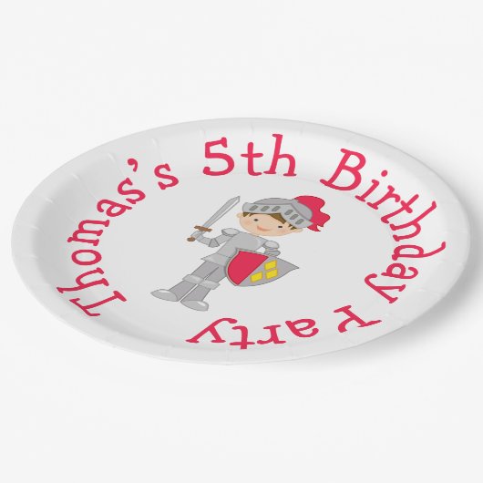 Hören Sie, Ihr Brünetter Niedlicher Ritter Pappteller (Schrägansicht)