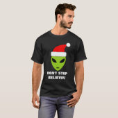 Hören Sie nicht auf, an das Shirt der Funny Santa  (Vorne ganz)