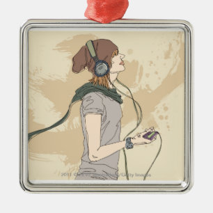 Hörende Musik der jungen Frau Ornament Aus Metall