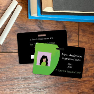 Horizontal grüne Apfelschulmitarbeiter Schwarzes I Ausweis