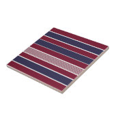 Horizontale Streifen, bordeauxrot, marineblau, wei Fliese (Seite)