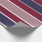 Horizontale Streifen, bordeauxrot, marineblau, wei Geschenkpapier (Ecke)