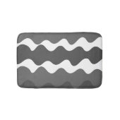 Horizontale Wellen in Grau und Weiß Badematte (Vorderseite)