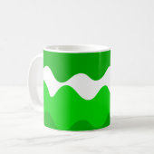 Horizontale Wellen in Grün und Weiß Kaffeetasse (Vorderseite Links)