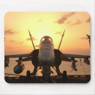 Hornisse F-18 in Meer an Bord des Mousepad
