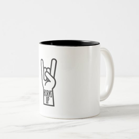 Horns Up Zweifarbige Tasse (VorderseiteRechts)