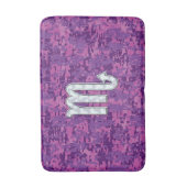 Horoskop-Zeichen auf rosa digitale Camouflage Badematte (Vorderseite Vertikal)