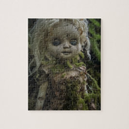 Horror Creepy Doll im Wald Puzzle