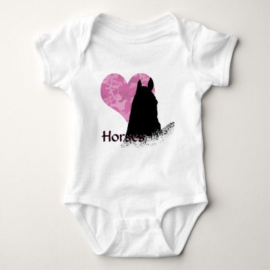 Horse I (rosa Camouflage) Baby Strampler (Vorderseite)