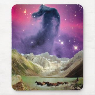 Horsehead Nebelfleck über laufenden Pferden Mousepad