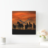 Horses at sunset running clock quadratische wanduhr (Zuhause)