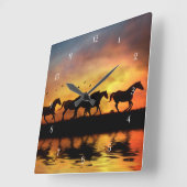 Horses Galloping Sunset and Water Quadratische Wanduhr (Winkel)