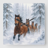 Horses Running Through a Snowy Forest Quadratische Wanduhr (Vorderseite)