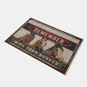 Horses Welcome Doormat | Remember Wipe Your Hooves Fußmatte (Schrägansicht)