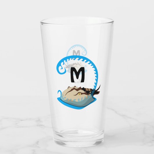 Horseshoe Crab Playing in der Water Monogram Glas (Rückseite)