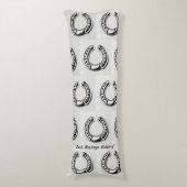 "Horseshoe Elegance" Seitenschläferkissen (Vorderseite Vertikal)