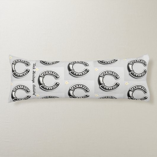 "Horseshoe Elegance" Seitenschläferkissen (Vorderseite)