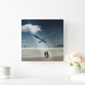 Hört an einem Strand. Quadratische Wanduhr (Zuhause)