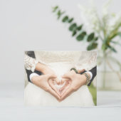 Hört in unseren Händen Hochzeit Postkarte (Stehend Vorderseite)