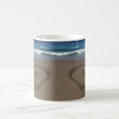 Hört mit der Text-Tasse im Sand Kaffeetasse (Mittel)