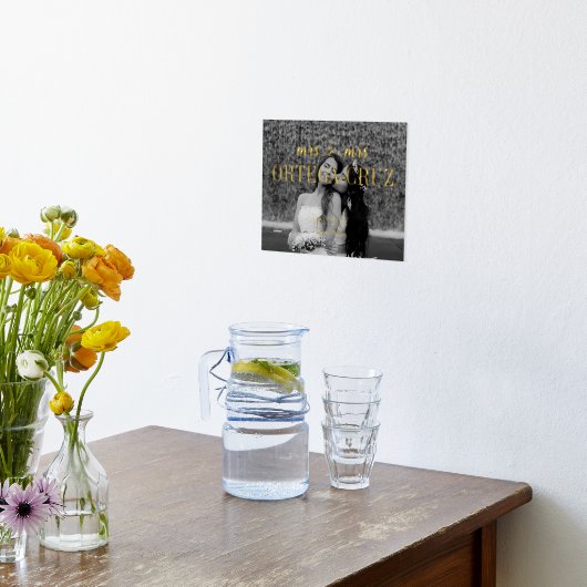 Hört Mrs. & Mrs. Last Name Lesbian Wedding Foto Foliendrucke (Ablage(Küche))