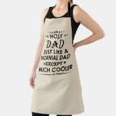 Host-Vater wie normaler Vater, aber viel cooler Schürze (InSitu)