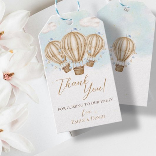 Hot Air Brawn Balloons blauen Fahnen Wolken vielen Geschenkanhänger