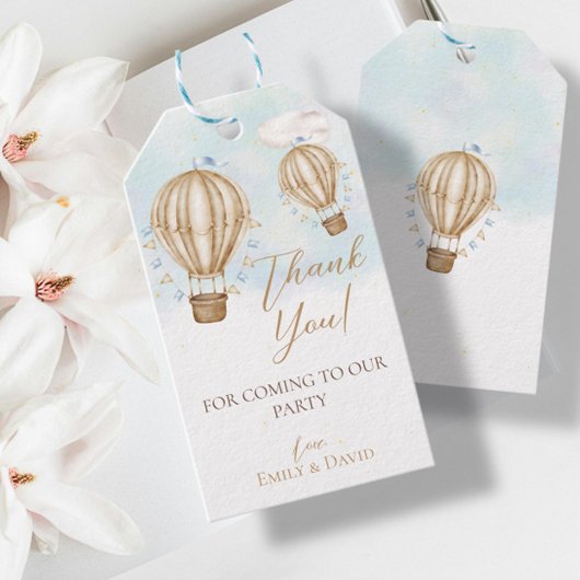 Hot Air Brawn Balloons blauen Fahnen Wolken vielen Geschenkanhänger