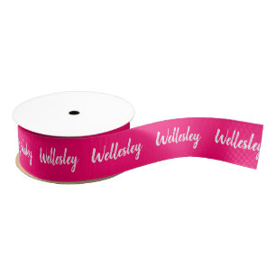 Hot Bright Pink mit White Script Name Fun Ripsband