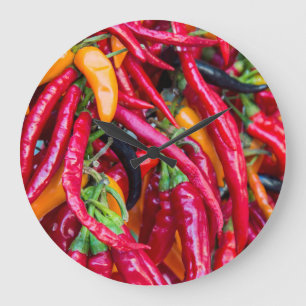 Hot Chili Peppers At Farmers Market In Madison Große Wanduhr
