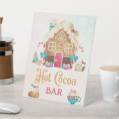 Hot Cocoa Bar Sign mit Gingerbrett House Sockelschild (In SItu)
