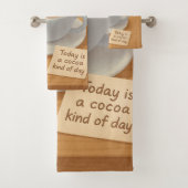 Hot Cocoa Day: Smiling Bichon Marshmallow Art Badhandtuch Set (Insitu)