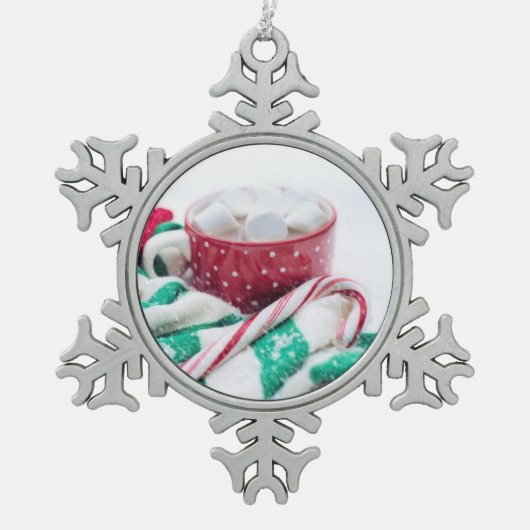 Hot Cocoa Marshmallows & Candy Cane Weihnachten Schneeflocken Zinn-Ornament (Vorderseite)