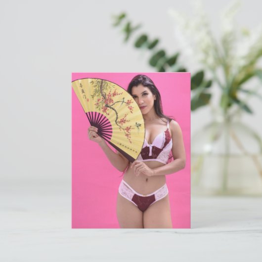 Hot-Dessous-Modell Postkarte (Stehend Vorderseite)