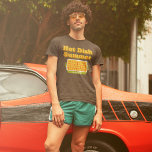 Hot Dish Summer Funny Casserole Grafik T-Shirt<br><div class="desc">Vergessen Sie den Hot Girl Summer,  es ist Zeit für Hot Dish Summer. Eine leckere Kasserole in einer Vintagen Pfanne passt zu den Retro-Stilschriften dieses grafischen Tees.</div>