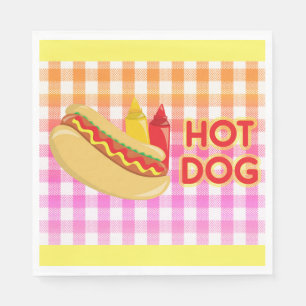 Hot Dog auf Gingham Picnic Tablecloth mit Zuständ Serviette
