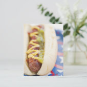 Hot Dog auf Red, White und Blue Plate Postkarte (Stehend Vorderseite)