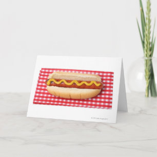 Hot Dog auf überprüfter Picnic-Tabelle Karte
