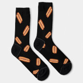 Hot Dog Fast Food Muster auf schwarzem Hintergrund Socken (Rechts)