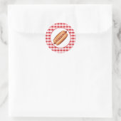 Hot Dog Fast Food Snack auf Red Gingham Runder Aufkleber (Tasche)