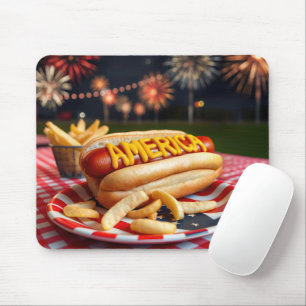 Hot Dog mit Amerika Text und Fireworks Mousepad