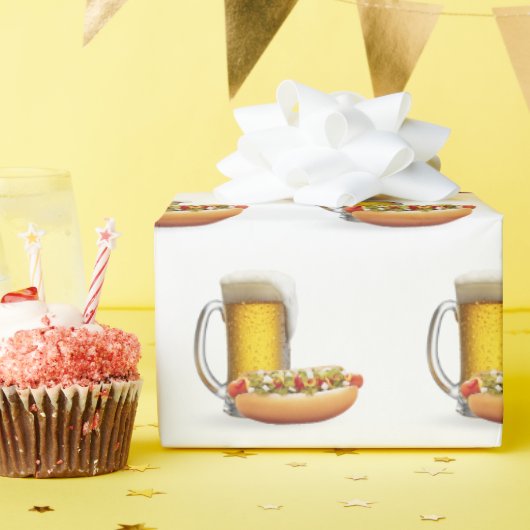 Hot Dog und Bier auf Weiß Geschenkpapier (Geburtstagsparty)