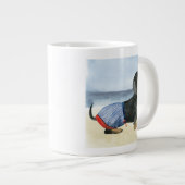 Hot Dog | Welpe im Schwimmbecken Jumbo-Tasse (Vorderseite Rechts)