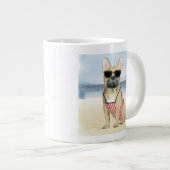Hot Dog | Welpe in Sonnenbrille am Strand Jumbo-Tasse (Vorderseite Rechts)