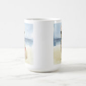 Hot Dog | Welpe in Sonnenbrille am Strand Kaffeetasse (Mittel)
