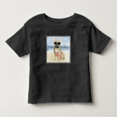 Hot Dog | Welpe in Sonnenbrille am Strand Kleinkind T-shirt (Vorderseite)