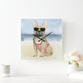 Hot Dog | Welpe in Sonnenbrille am Strand Quadratische Wanduhr (Zuhause)