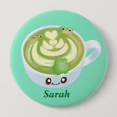 Hot Matcha Green Tee Latte mit Niedlichen Fröschen Button (Vorderseite)